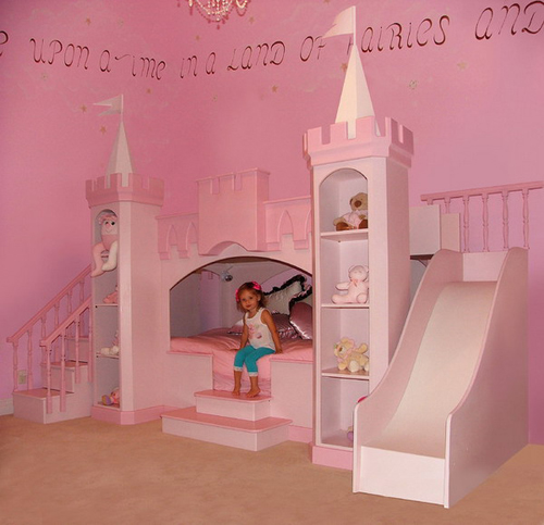 Интерьер детской комнаты для принцессы: уникальность против стереотипов