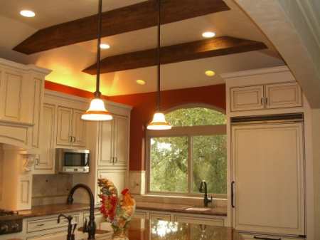 Какой потолок сделать на кухне: подбираем оптимальный вариант