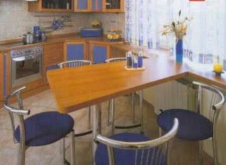 Обеденные хитрости: компактные кухонные столы для маленькой кухни