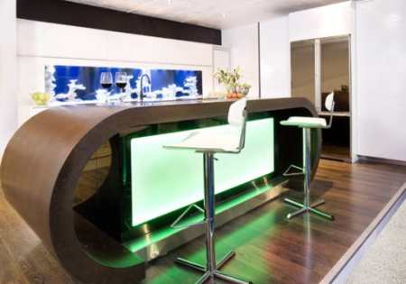 Современная кухня с аквариумом и интерактивной подсветкой