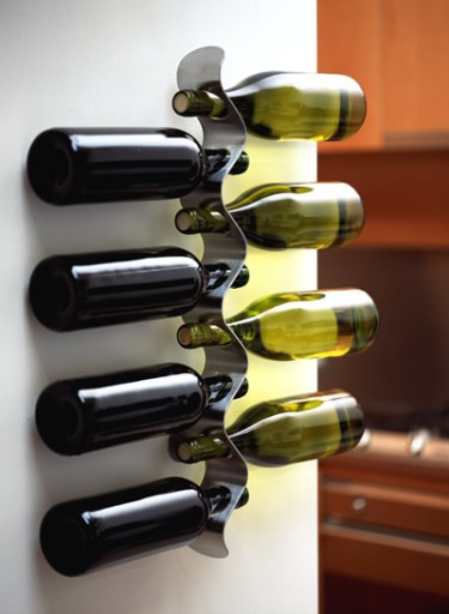 Как красиво хранить вино: винные стойки, полки и стеллажи как элемент декора кухни