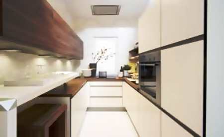 Как спланировать дизайн узкой длинной кухни: 12 способов преображения